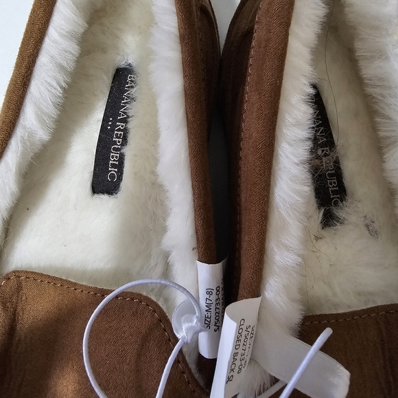 NWT.  Banana Republic suede house slippers - Picture 3 of 4